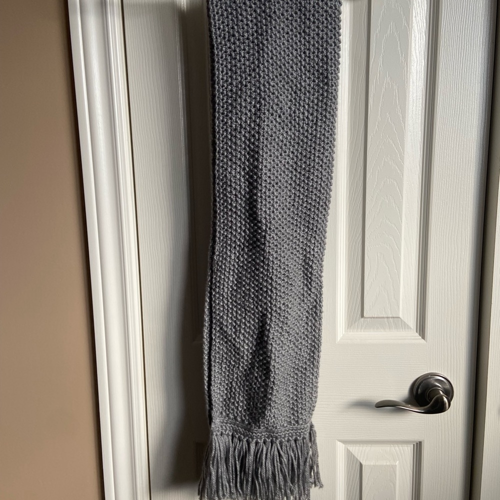 Grey hand knit tassel scarf